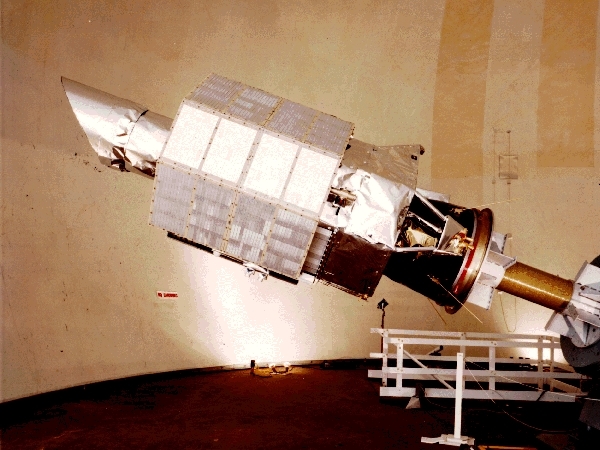 Pre-launch image of the IUE in its testing phase (credits: NASA / Space Telescope Science Institute)