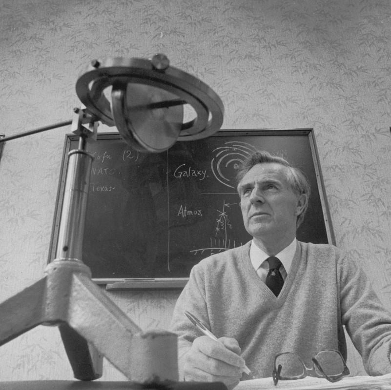 Sir Arnold Wolfendale poses characteristically in his office as the newly-appointed Astronomer Royal in 1991. (Photograph provided by John Osborne; copyright unknown.)