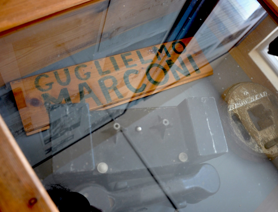 Image of a museum display case with a sign saying 'Guglielmo Marconi'