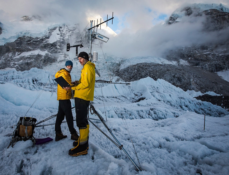 Researchers on Mount Everest. (C) Freddie Wilkinson, National Geographic.