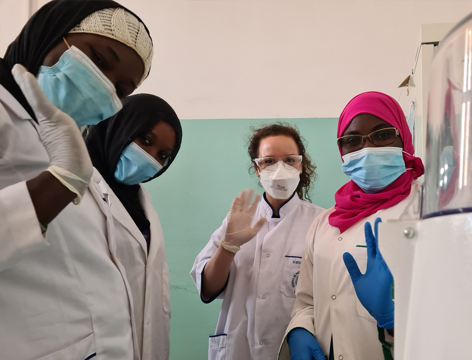 Science made simple: smiley researchers in Senegal