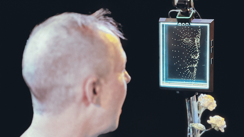 The photoSYNTH recognising a man's facial features and showing them on a small screen